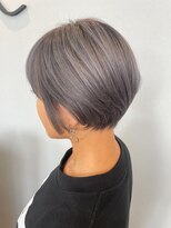 リーヘアアンドコー(lea hair.Co)&nbsp;透明感◎シルバー×コンパクトショートボブ