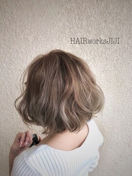 ヘアーワークス ジジ(HAIR works JIJI) ナチュラルアッシュベージュ
