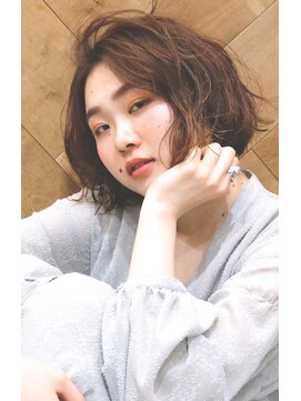 ロロネー 三国(Lolonois) 【Lolonois三国】くせ毛風ルーズボブ(新井可菜子)