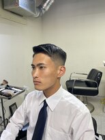 メリケンバーバーショップ フクオカ(MERICAN BARBERSHOP FUK)&nbsp;波巻き束感ショートツーブロックマッシュアップバングコンマヘア