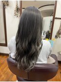 アッシュ系カラーサラツヤ髪ロングヘアトリートメント