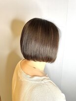 ブロッサム 東久留米店(Blossom)&nbsp;20代30代大人可愛いアッシュベージュくびれボブ耳掛け透明感