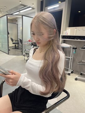 リリー(Lilley) くすみベージュ×姫カットレイヤー×韓国風巻き【ayana】