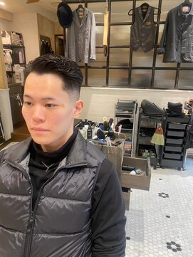 ルドローブラントオオサカ(LUDLOW BLUNT Osaka) 【LUDLOW　BLUNT】フェードカット　バーバーヘア