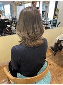 オリーブベージュ