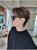 フェザー暗めグレージュブリーチツーブロックかきあげバング