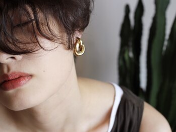 コーラー(KHORA)の写真/オーガニックカラーや天然成分高配合カラーで手触り抜群のうる艶ヘアに…！肌色まで綺麗に魅せるカラー！