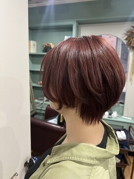 ウィーク 梅田(UiiC) 耳掛けショートボブ◆ワインレッド uiic umeda 中沢恵理