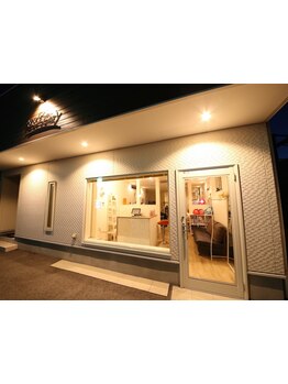 老若男女、幅広い世代から高支持◎知識と経験豊富な歴長の実力派スタイリストが理想を叶えます。