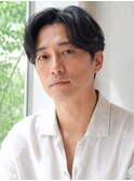 大人メンズの色気センターパート