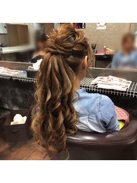 スタジオカラー(Studio Color) ポニーテールアレンジ