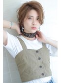 大人かわいいグレーベージュかきあげショート