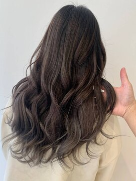 シエスタ バイ アンブルリュクス(siesta by amble luxe) カラーチェンジにオススメ！透明感アッシュカラースタイル！