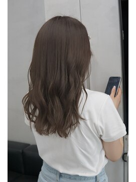 ネイヴィル 銀座(navile) 春夏仕様の明るめベージュ◎