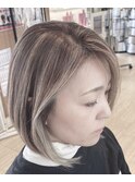 白髪ぼかしハイライトアッシュベージュ ナチュラルボブ