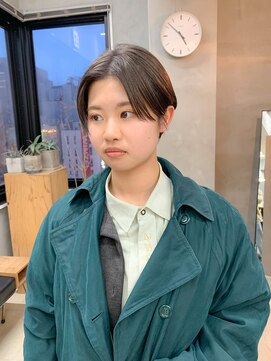 テトヘアー(teto hair) センター分け、ハンサムショート、グレージュ、ショートヘア