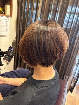 美容室ヒラトヤ 仙北店 透明感ベージュカラー大人可愛いひし形前下がりショートボブ
