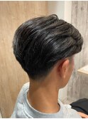 ビジネスマンの毛流れアップスタイル ツーブロック/スーツに合う