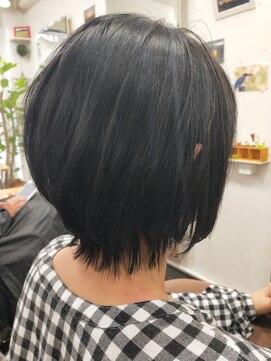 自然派美容室　トランスフォーム(TRANSFORM) くびれのあるショートボブ
