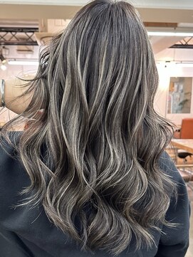 ヨロ 小岩(YOLO) ハイライトカラーミルクティーベージュケアブリーチダブルカラー