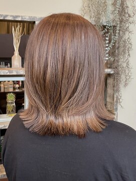 ヘアーメイク アチャ(hair make accha) レイヤーミディアム 外はねロングボブ