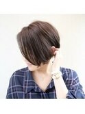 すっきり小顔に見せる耳かけレイヤーショート