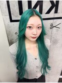 エメラルドグリーンにしました。