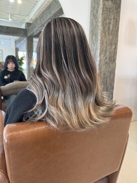 ラウレア(LAULEA) バレイヤージュカラー