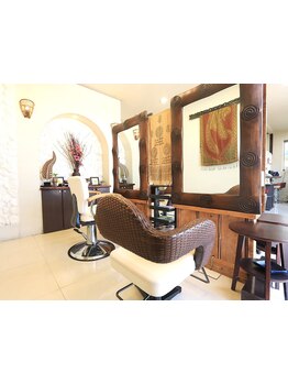 “似合わせ”であなたの魅力を引き出します！一人ひとりの骨格や髪質を見極め、似合うスタイルをご提案。