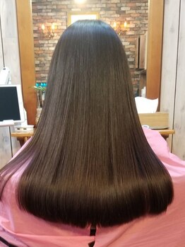 美容室 ブラウン(Brown)の写真/【縮毛矯正ストレート】数年かけて開発した自然な縮毛矯正！くせやうねりを解消しあなた史上最高の美髪へ