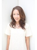大人可愛いふんわりコテ巻きスタイル