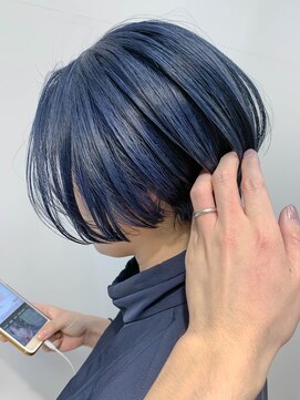 テトヘアー(teto hair) ネイビーカラー、マニッシュショート、前下がり