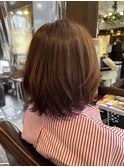オフィス勤務でも楽しめるインナーカラー