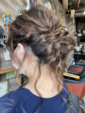 オーバーキャプテンネイキッド(OVER CAPTAIN NAKED) 結婚式にオススメ♪ おくれ毛ルーズヘアアレンジ