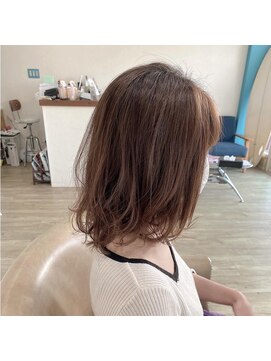 スリーク ヘアー(Sleek hair) ミディアムボブ