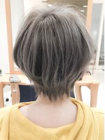 デイズ(days)&nbsp;バレイヤージュアッシュカラーツヤ感ノーブル前下がりショート