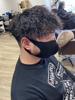 エヌプラス(N+)&nbsp;刈り上げセンターパートサーフカールブルーブラッフェザーパーマ