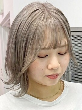 ウィコ 新宿(WICO) シルバーグレー[新宿駅/切りっぱなしボブ/エアリーロング]