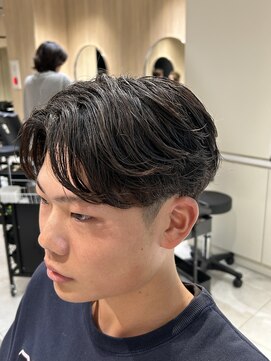 レボ 片町店(Revo) センターパート×フェザーショート