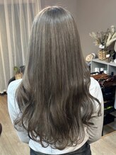 トレンドカラーからグレーカラーまで種類の豊富なヘアサロン！