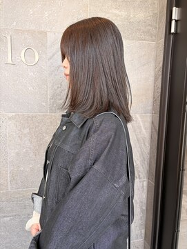 メゾン アヴァロ(Maison Avallo) 艶々グレージュロブ