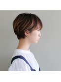 たっぷりハイライトのおしゃれショートヘア。