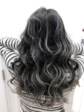 エヌプラス(N+) 黒髪グラデヘアーオリーブグレー小顔に見せるヘアココアベージュ