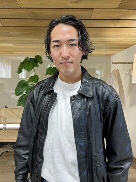 サーリー(SURLY) メンズミディアム藤井風癖毛ニュアンスパーマカールスタイル