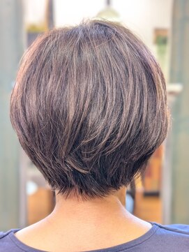 ジョカーレ(giocare) 後ろ姿まで美しい、大人のためのショートボブ