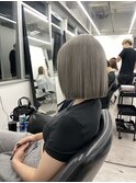 グレーシルバー切りっぱなしボブ