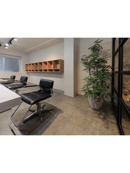 【京橋/徒歩2分】他のお客様と目線が被りにくいので、美容室が苦手な方にも◎プライベート空間でリラックス