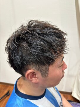 美容室ヒラトヤ 仙北店 20代30代ナチュラル束感ショートツーブロックハイトーンカラ―