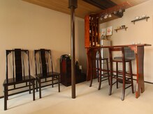 サロンドクー(salon de Qoo)の雰囲気（cafe&barを併設。施術後もゆっくり休んでいってください。）