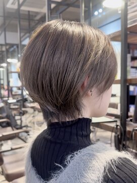 メイカ(MEIKA) 丸みショート×アッシュベージュバレイヤージュ